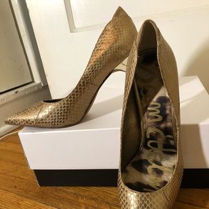 Gold snake print pointy toe pumps